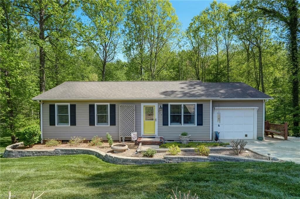 Property Photo: 915 Quailmeadow Lane NC 27235