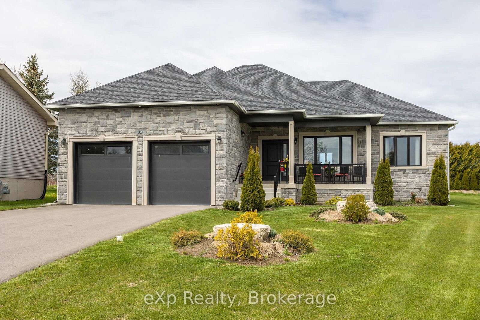 Property Photo: 43 Country Crescent ON N4L 1L7
