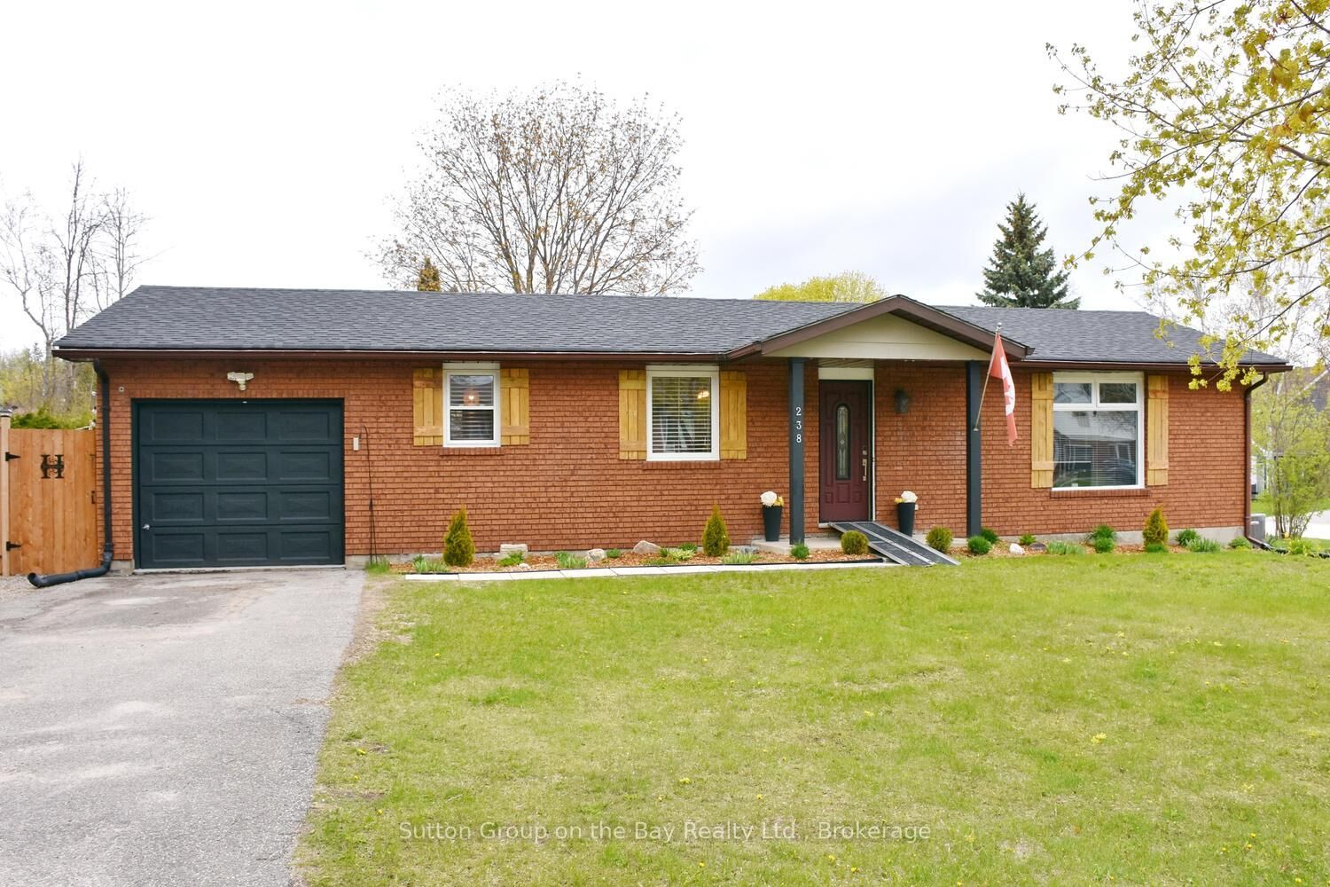 Property Photo: 238 McCrea Drive ON L0M 1S0