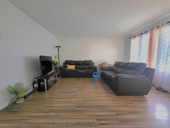 Property Photo: 928 Oakview Avenue ON K7M 6V6
