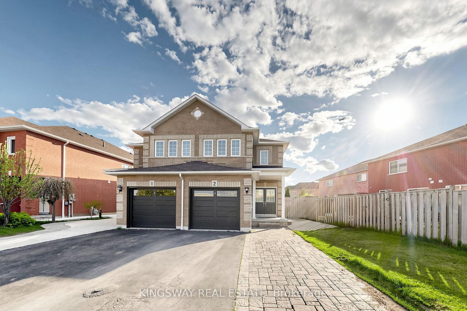 Property Photo: 5642 Annabelle Avenue ON L5V 3A9