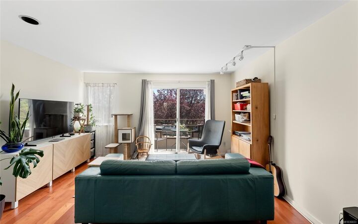Property Photo: 3154 Washington Ave BC V9A 1P6