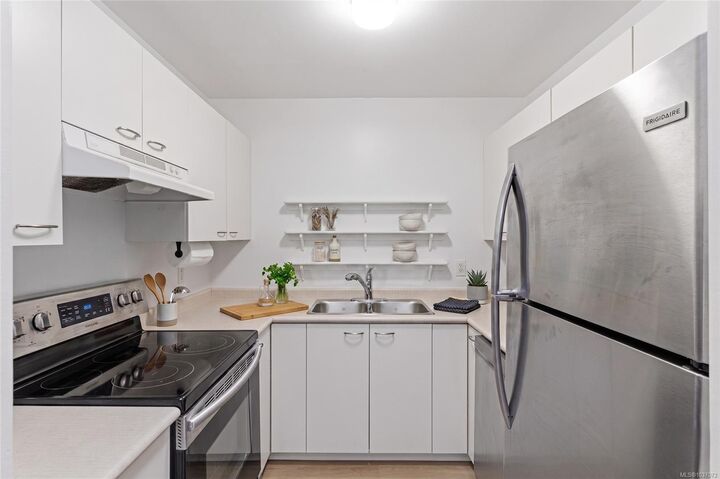 Property Photo:  120 Finholm St N 54  BC V9P 1J5 