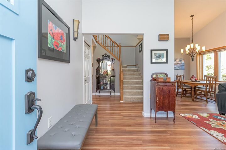 Property Photo: 810 Colonia Dr BC V9G 1N3