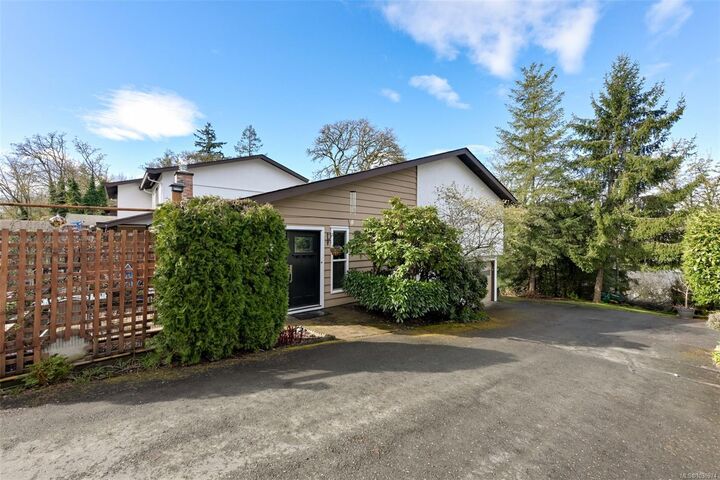Property Photo:  6172 Alington Rd 12  BC V9L 2E9 
