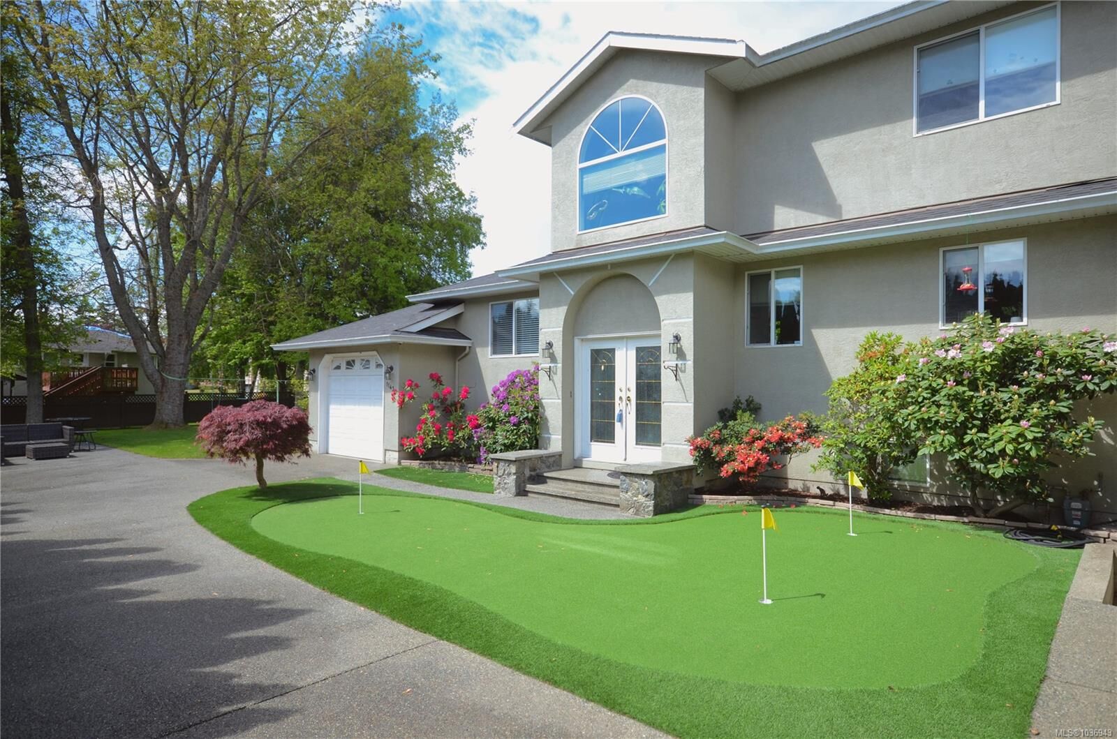Property Photo: 1143 Greenwood Ave #B BC V9A 5K7