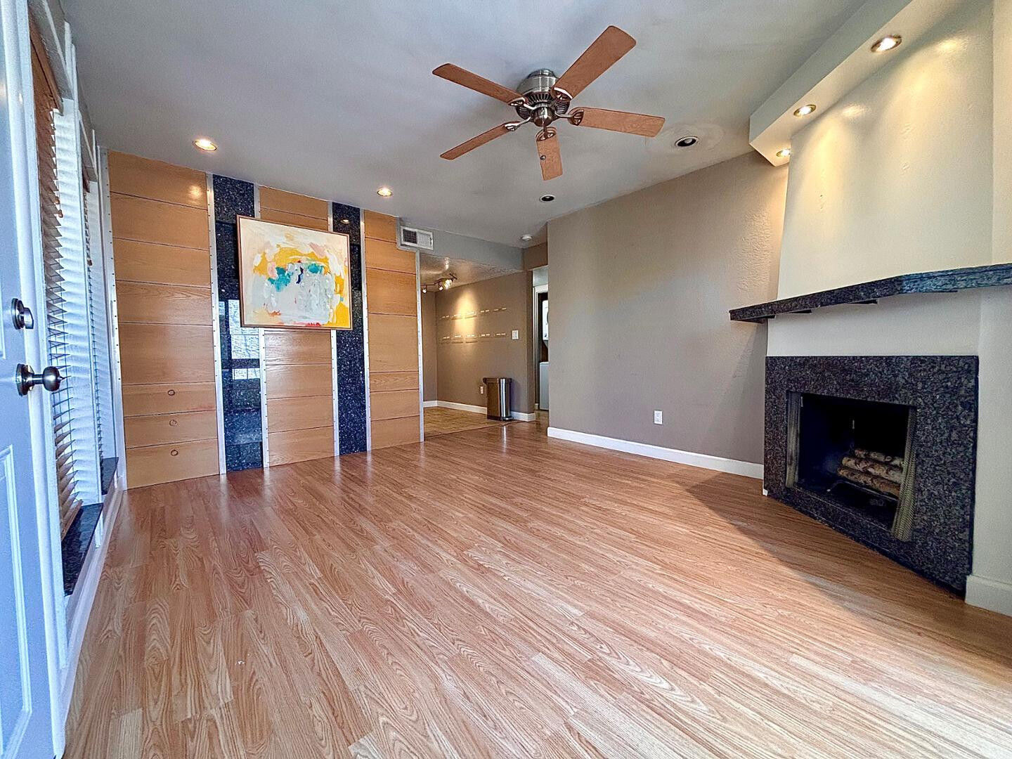 Property Photo:  3002 N 70th Street Unit 225  AZ 85251 