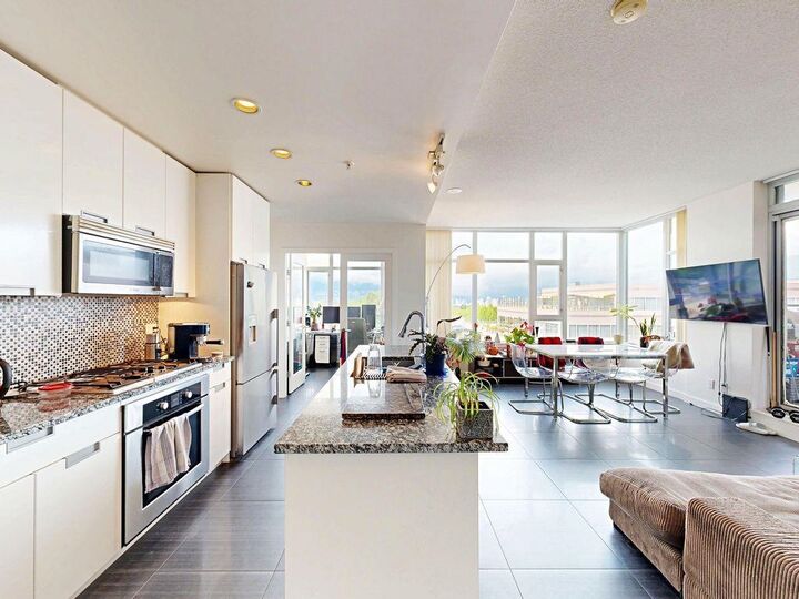 2080 W Broadway 865 — photo 1