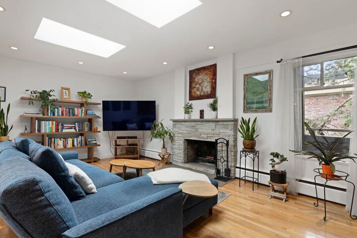 Property Photo:  1777 W 13th Avenue 304  BC V6J 2H2 