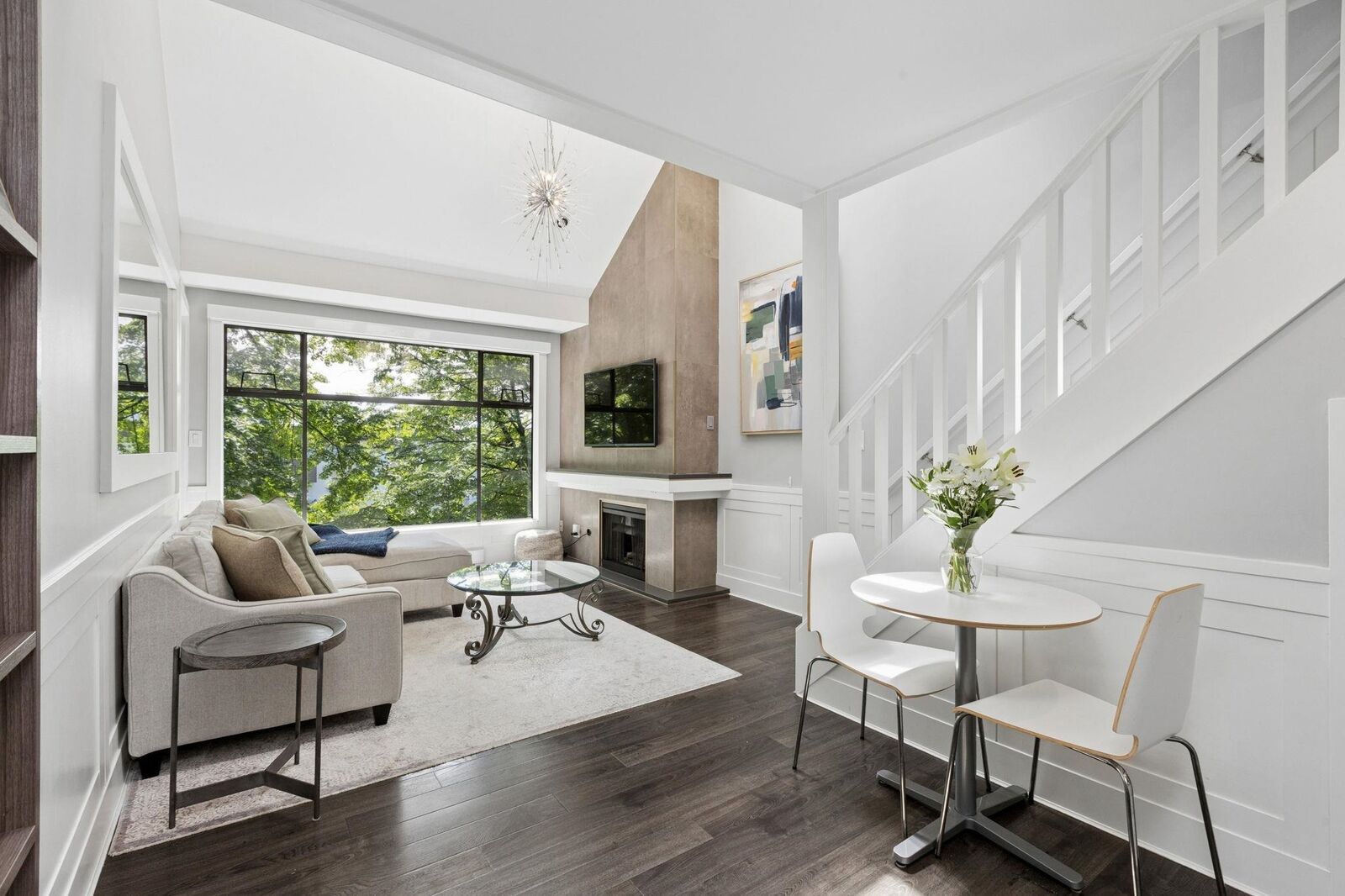 Property Photo:  1702 Chesterfield Avenue 303  BC V7M 2P1 