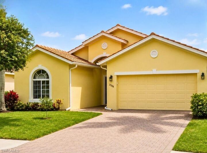 Property Photo: 2506 Blackburn Cir FL 33991