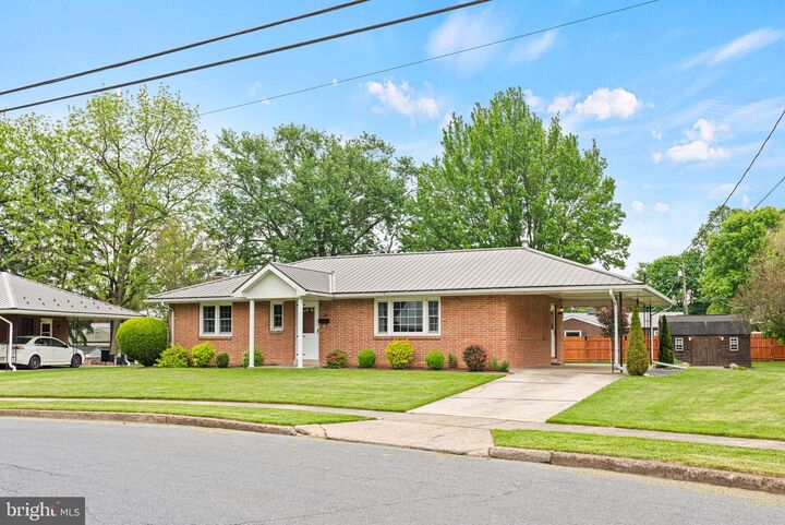 Property Photo:  18 Chestnut Street  PA 17011 