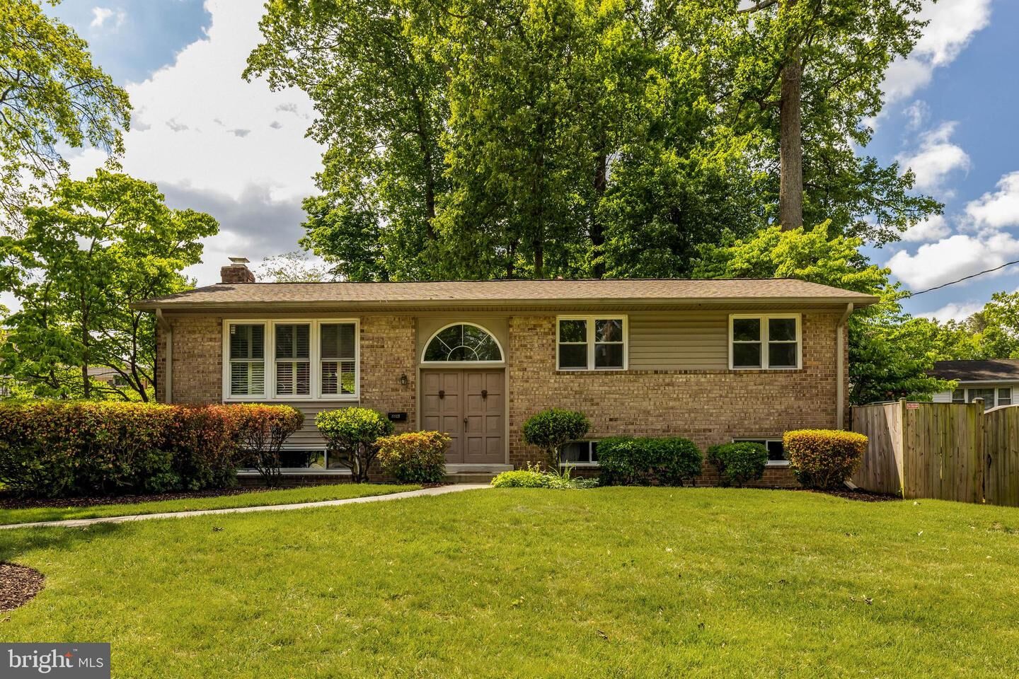 Property Photo: 8803 Kenilworth Drive VA 22151