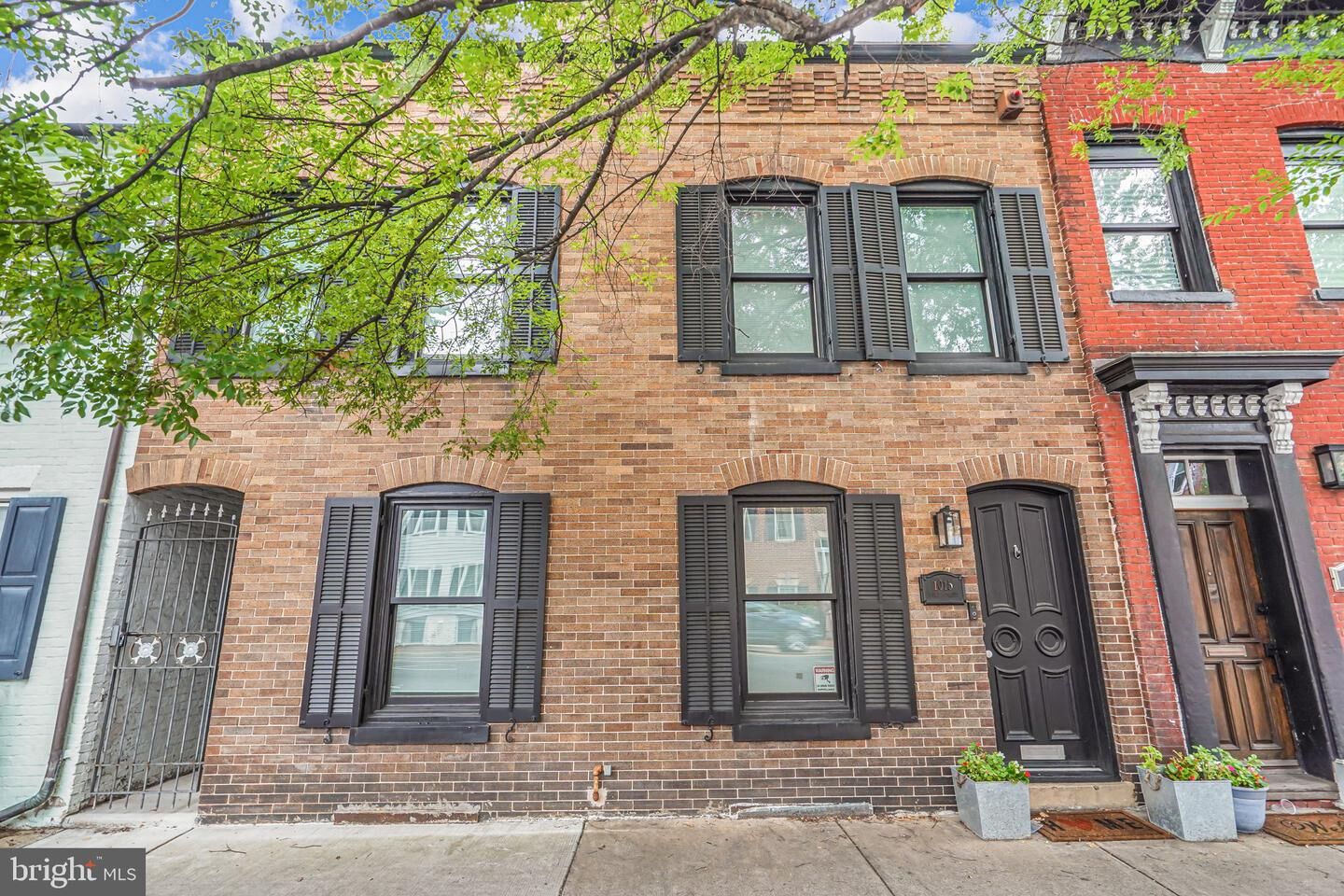 Property Photo: 1015 Duke Street VA 22314