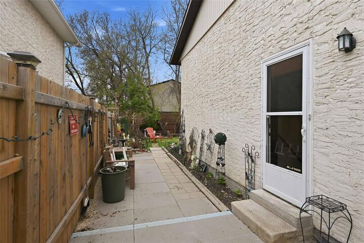 Property Photo: 68 Bret Bay MB R2G 2C4