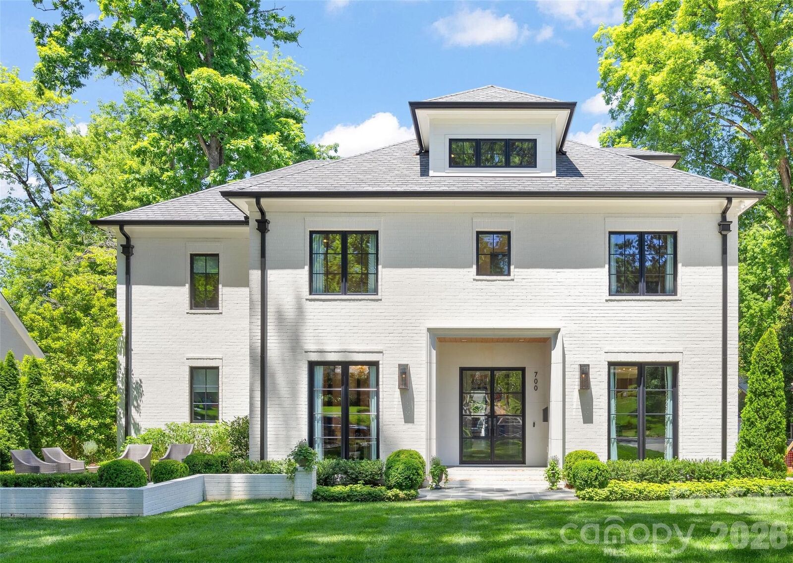 Property Photo:  700 Cherokee Road  NC 28207 