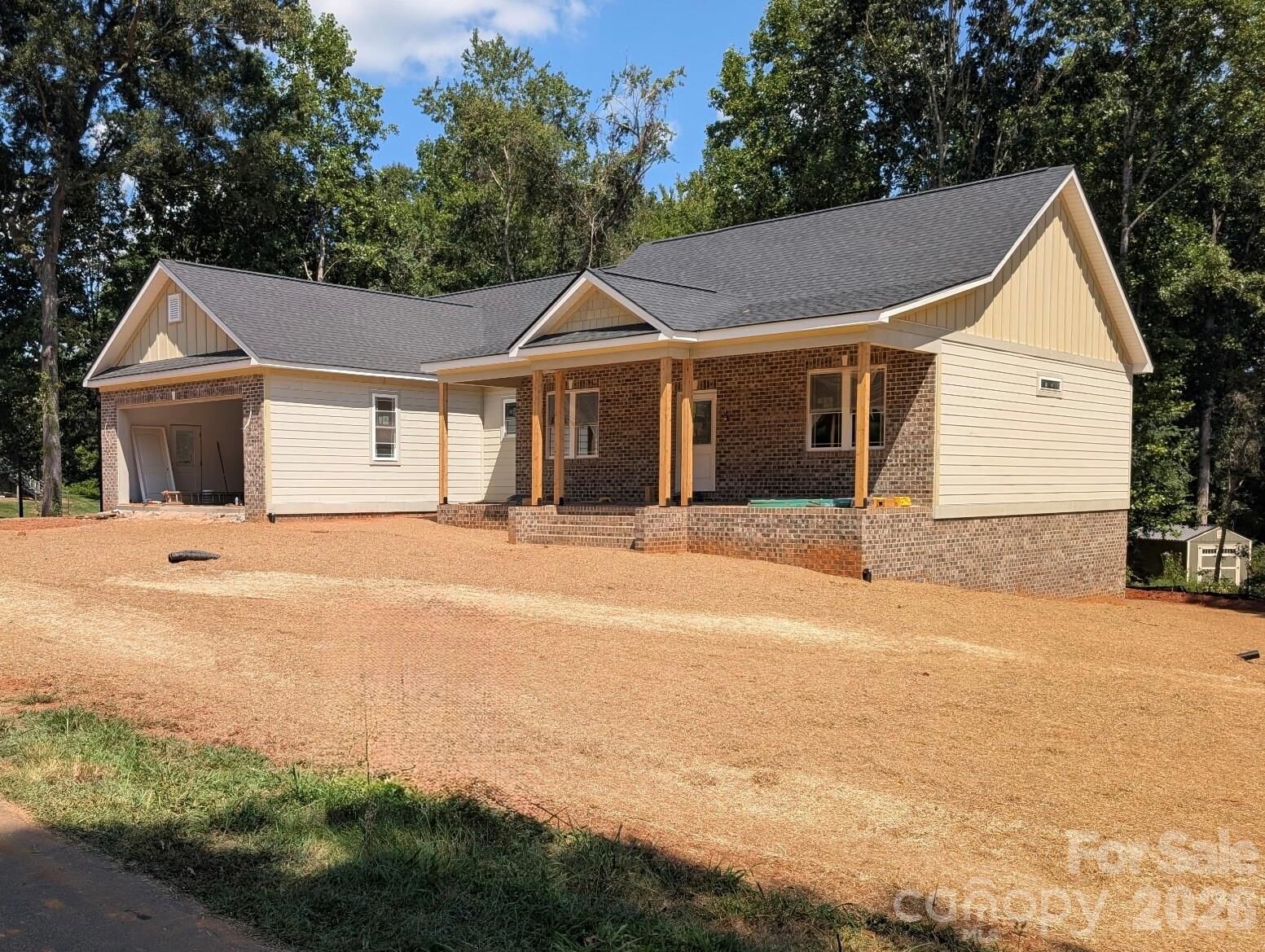 Property Photo: 1895 Knolls Drive NC 28658