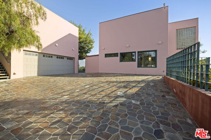 Property Photo:  2980 Hollyridge Dr  CA 90068 