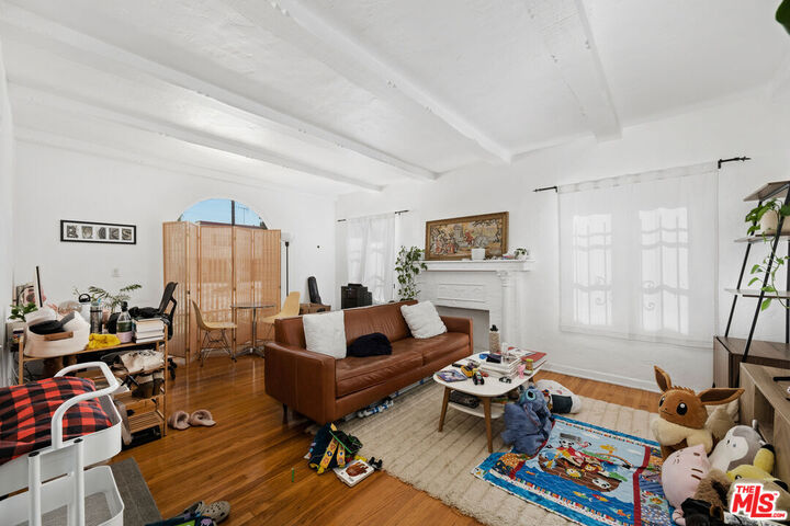Property Photo:  8546 Saturn St  CA 90035 