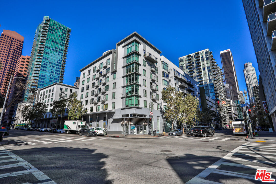 Property Photo:  645 W 9th St  CA 90015 