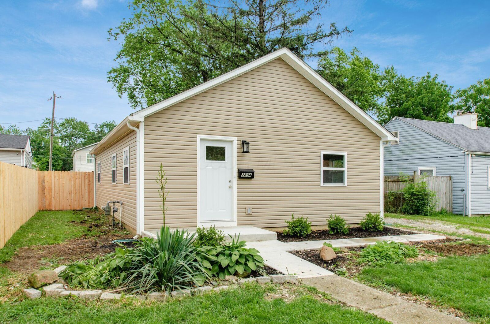 Property Photo: 2804 Grasmere Avenue OH 43211