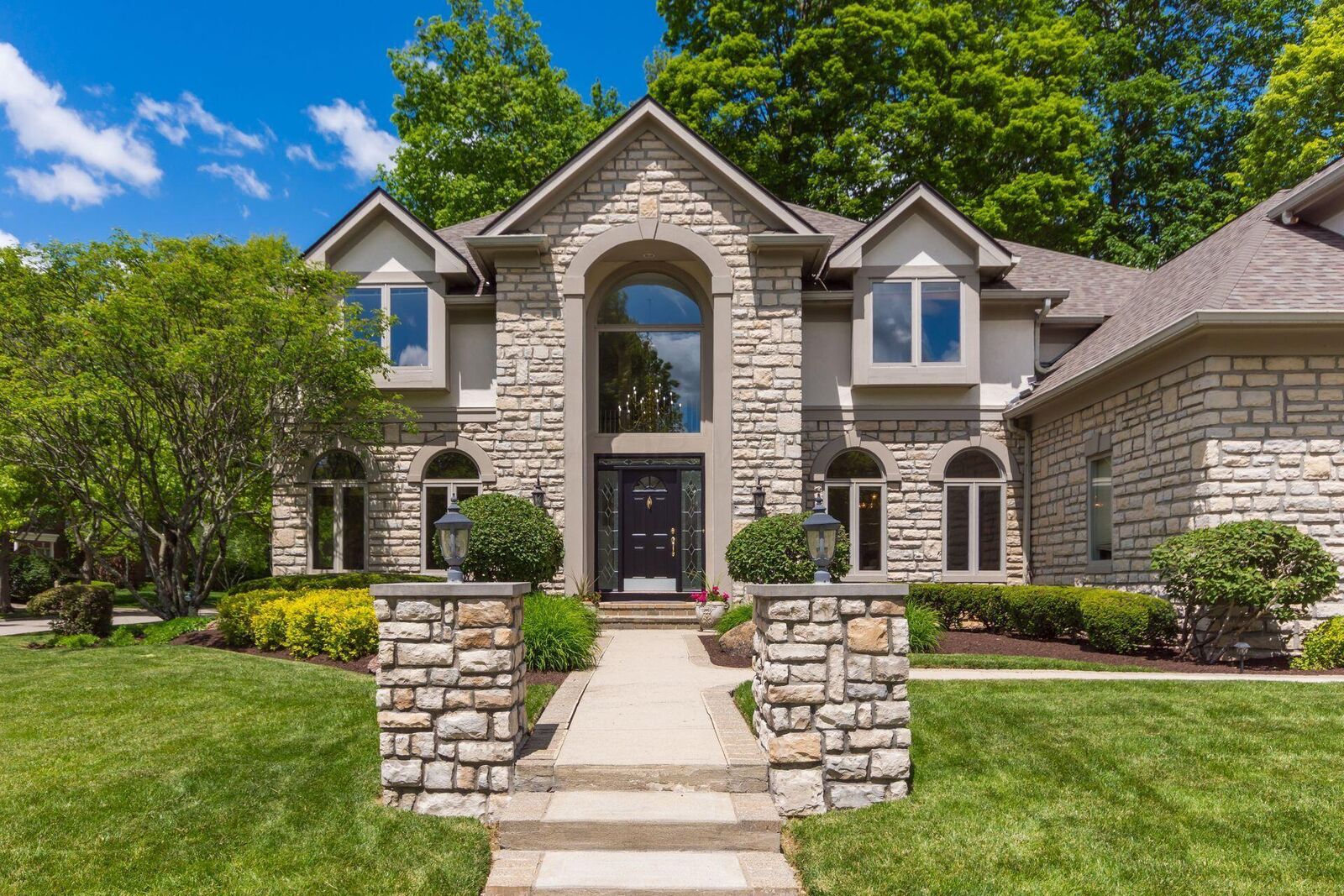 Property Photo:  7109 Coventry Woods Court  OH 43017 
