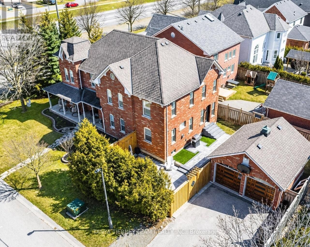Property Photo:  41 Zachary Place  ON L1M 1E1 