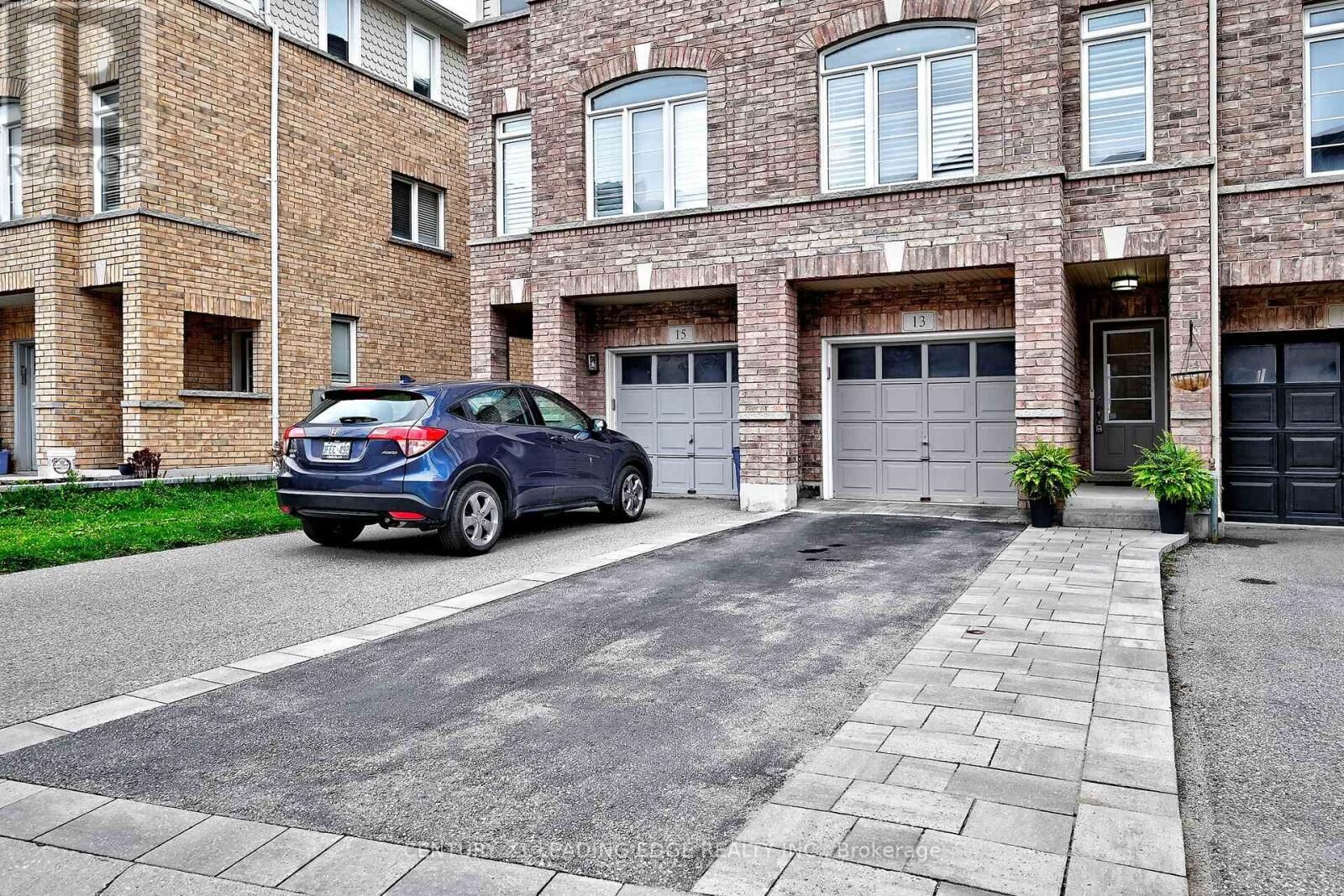 Property Photo: 13 Beehive Lane ON L6E 0K6