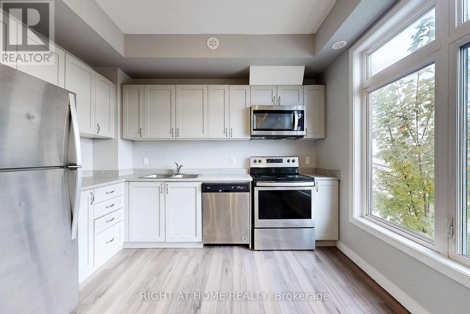 Property Photo:  630 Rogers Road 14  ON M6M 0B4 