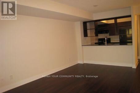 Property Photo:  135 Village Green Sq Square 1921  ON M1S 0G4 