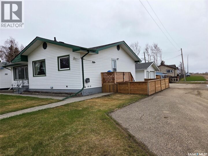 Property Photo:  237 3rd Street NW  SK S0A 4J0 