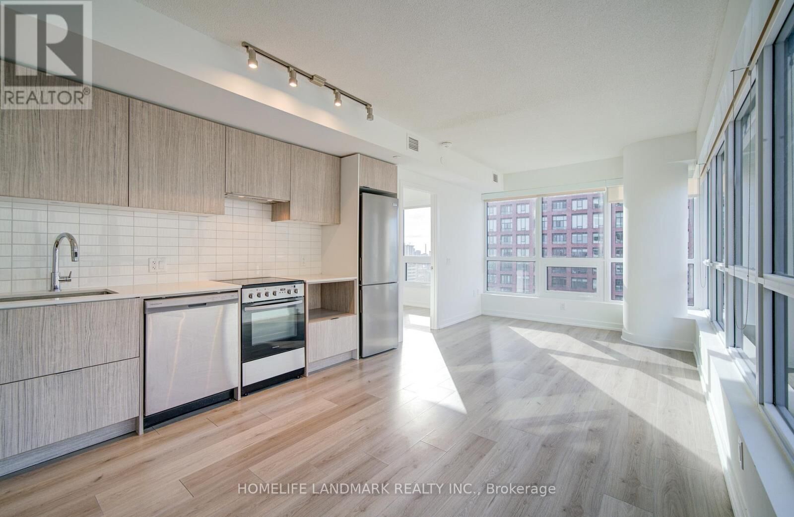 Property Photo:  395 Bloor Street East 2302  ON M4W 0B4 