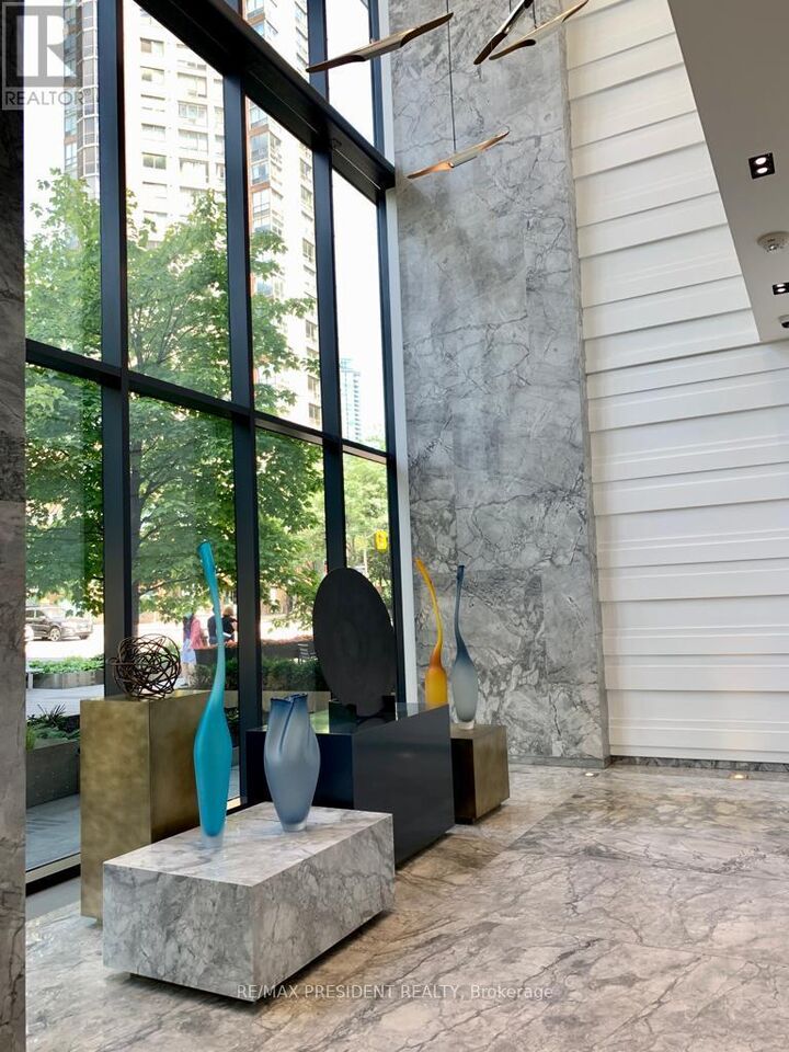 Property Photo:  57 St Joseph Street 913  ON M5S 0C5 
