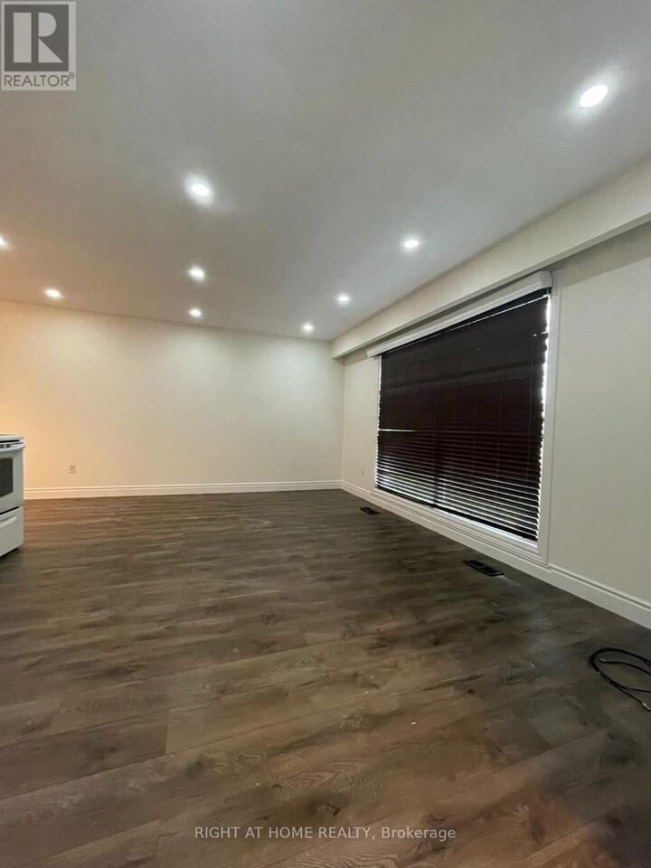 Property Photo: 135 Avondale Boulevard Main ON L6T 1H5