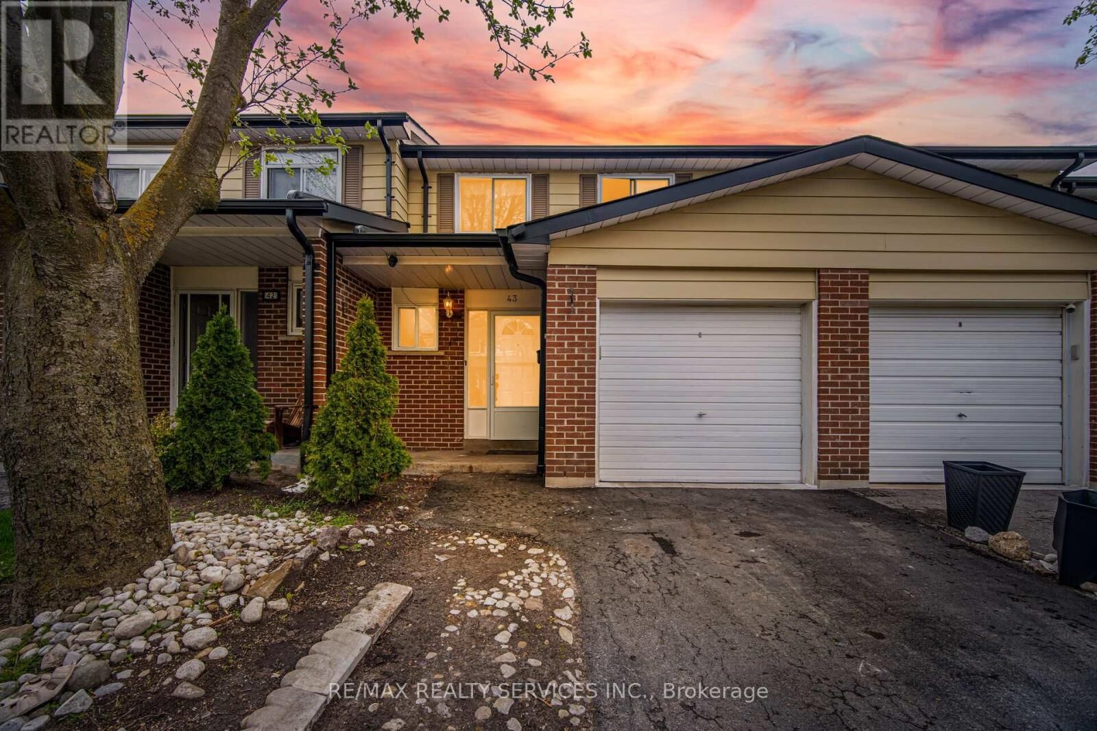 Property Photo: 43 Vodden Court 47 ON L6V 2V7