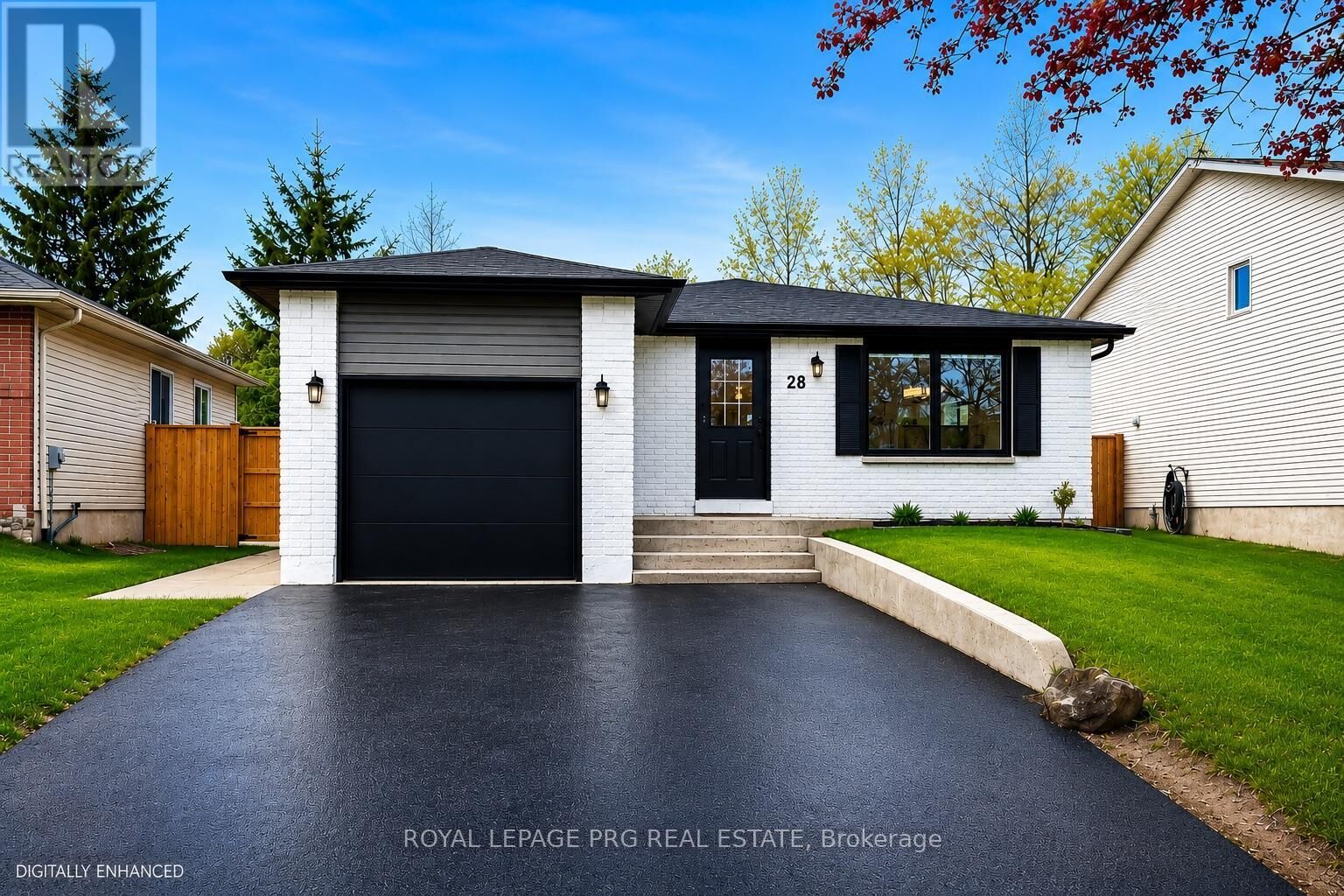 Property Photo:  26 Hickling Trail  ON L4M 5S4 