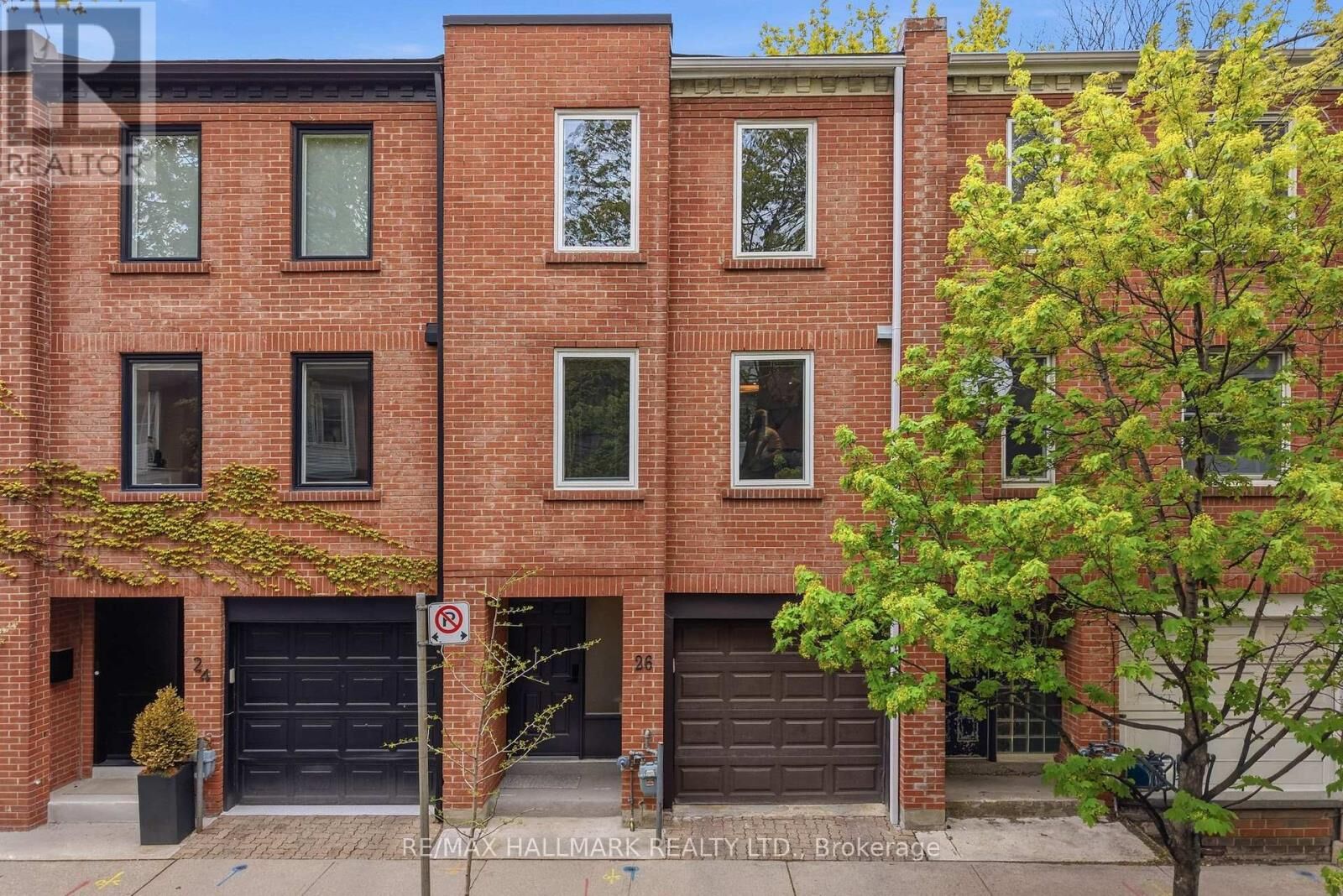 Property Photo:  26 Longboat Avenue  ON M5A 4E2 