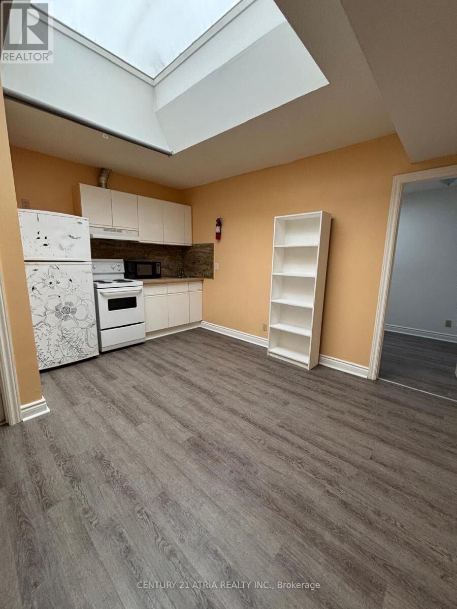 Property Photo: 2828 Danforth Avenue Apt 2 ON M4C 1M1