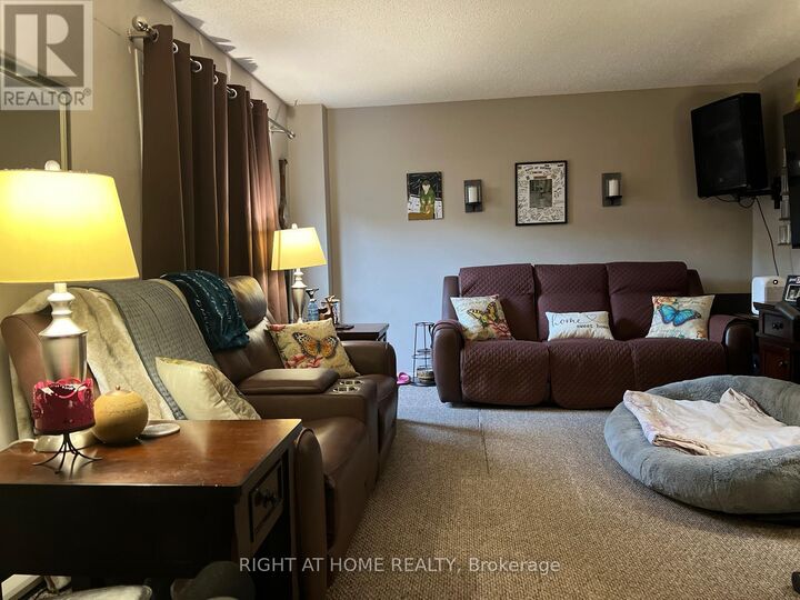 Property Photo:  135 Chalmers Street South 81  ON N1R 6M2 