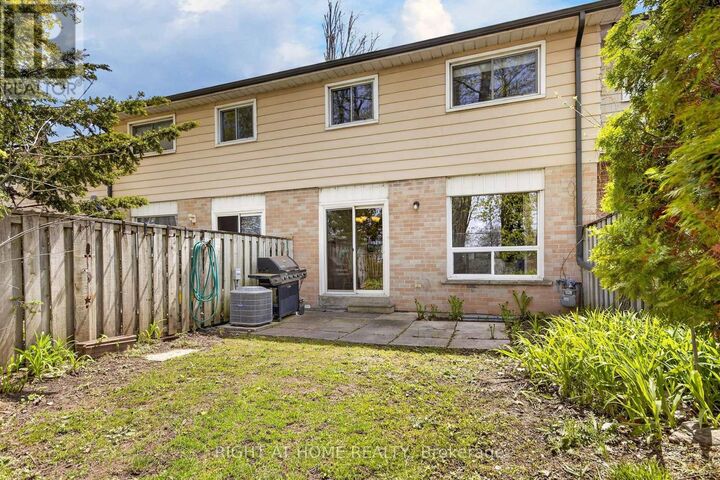 Property Photo:  2 Bernick Drive 47  ON L4M 5K4 