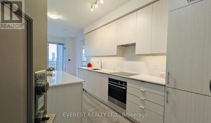 Property Photo:  36 Elm Drive West 2409  ON L5B 0N3 
