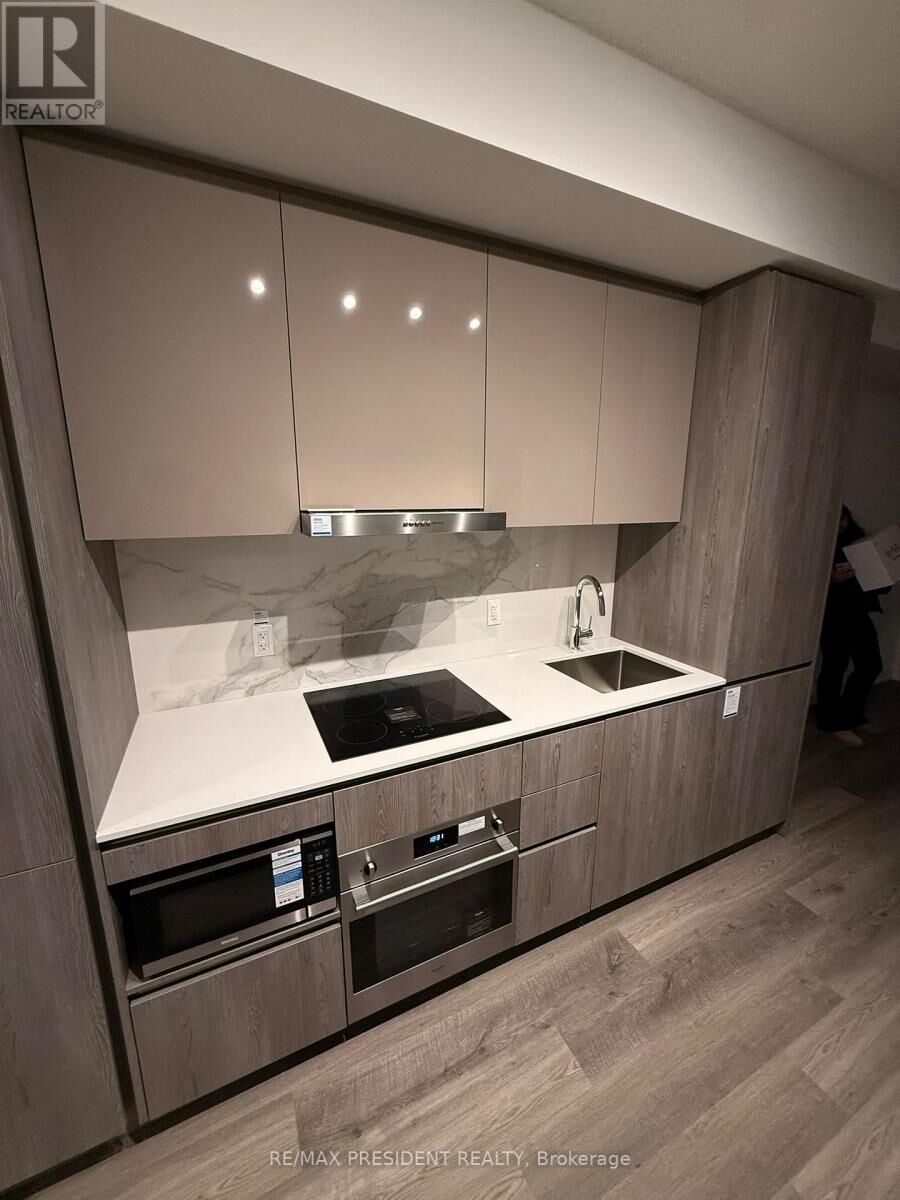 Property Photo:  8 Interchange Way 3107  ON L4K 0R2 