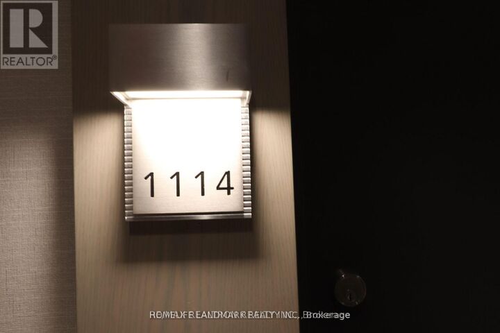 Property Photo:  7 Golden Lion Heights N1114  ON M2M 0C1 