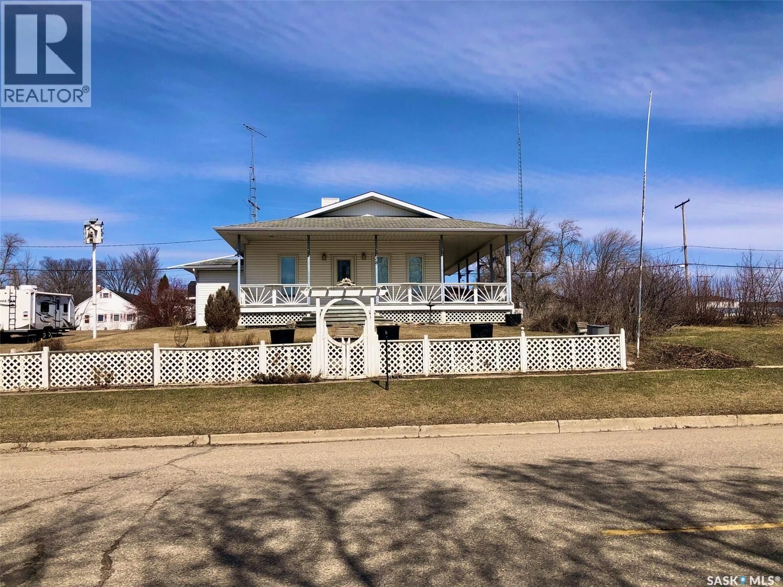 Property Photo:  28 Highway Avenue W  SK S0A 3B0 