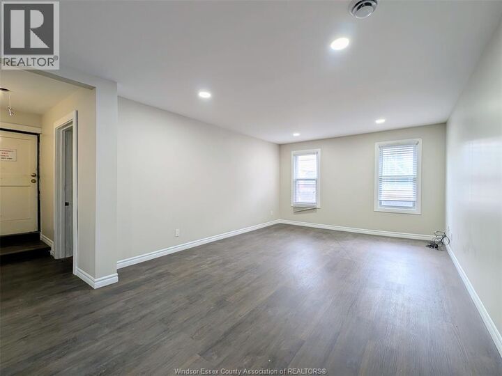 Property Photo:  22 University Avenue East Upper  ON N9A 2Y4 