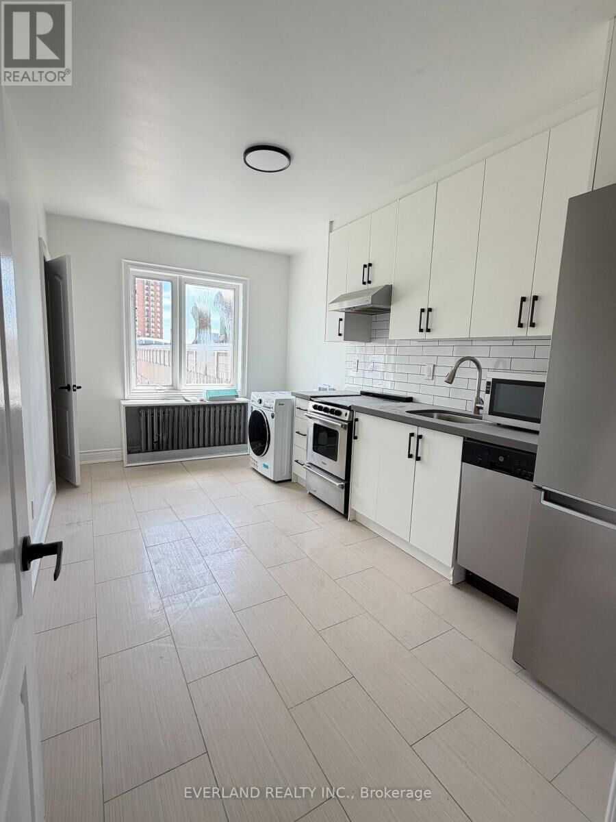 Property Photo:  247 Belgravia Avenue 2nd Floor  ON M6E 2M9 