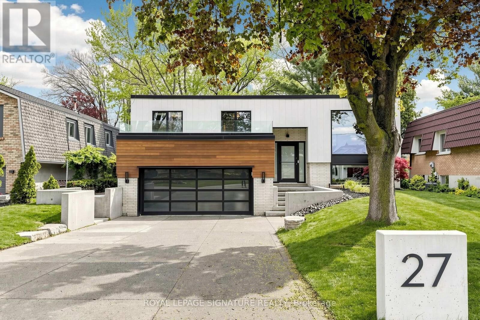 Property Photo:  27 Fairwood Place East  ON L7T 2B7 