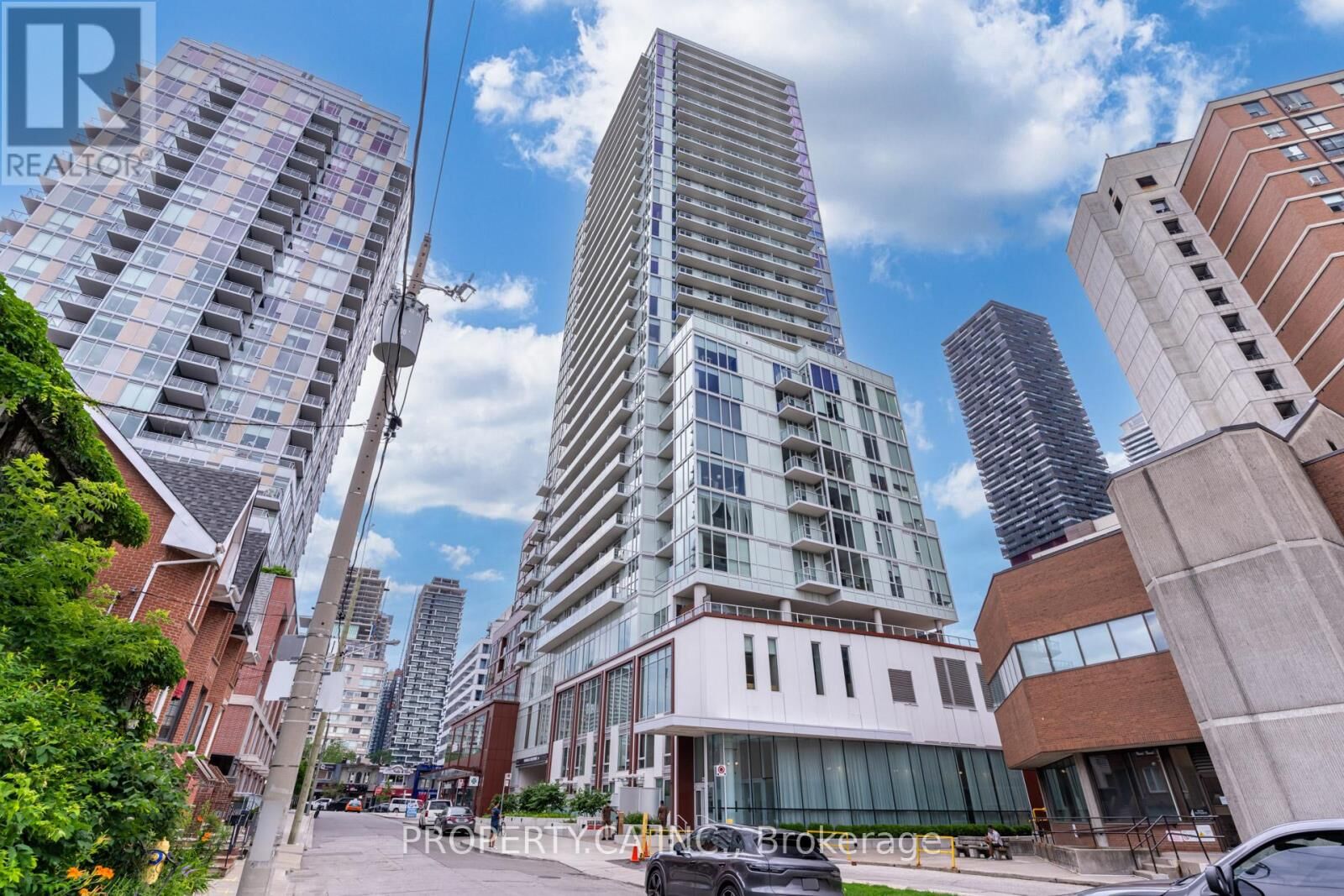 Property Photo:  33 Helendale Avenue 719  ON M4R 0A4 