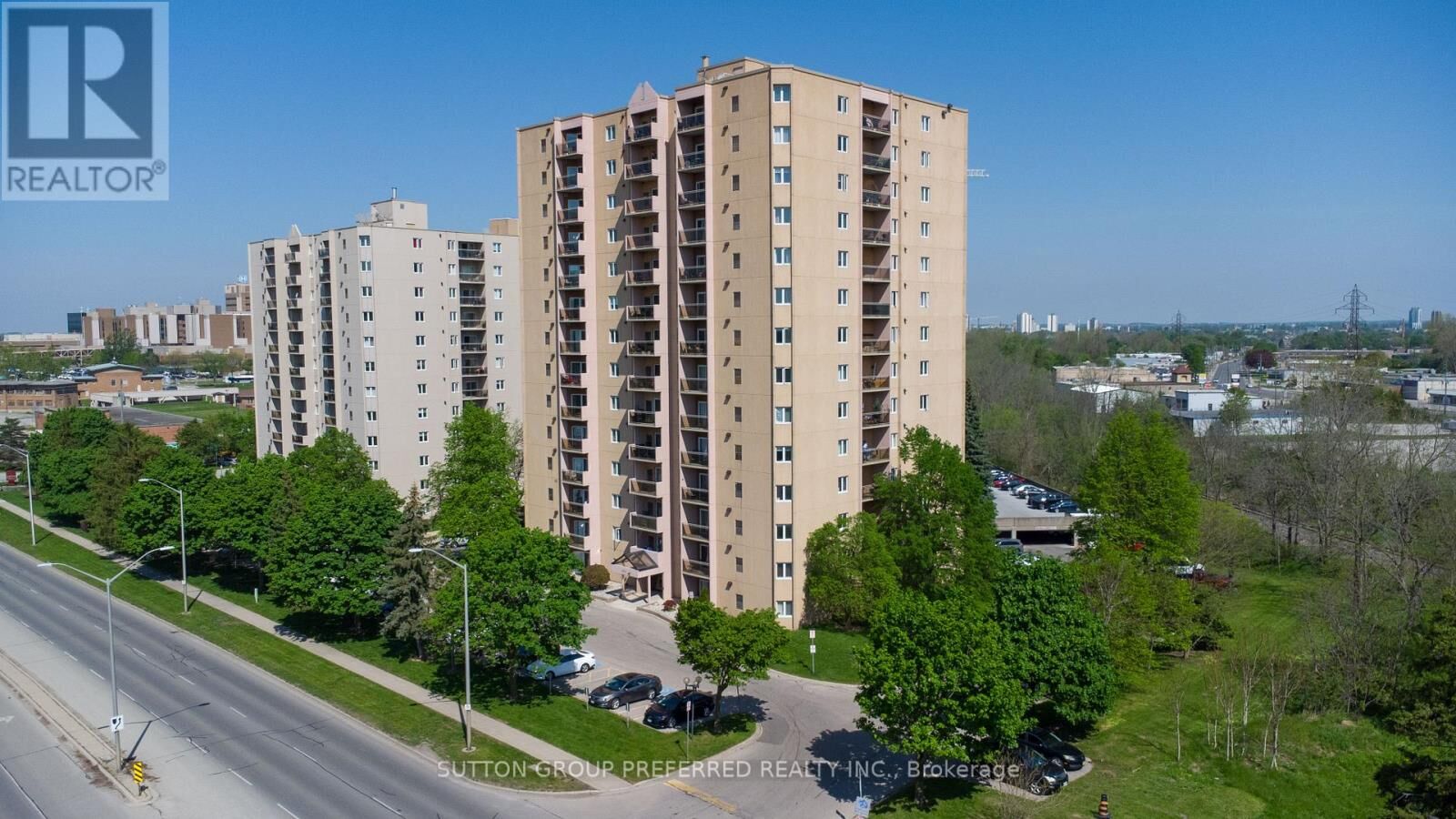 Property Photo:  860 Commissioners Road 1104  ON N6C 5Y8 
