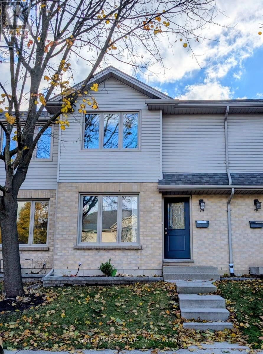 Property Photo:  925 Lawson Road East 40  ON N6G 4X3 